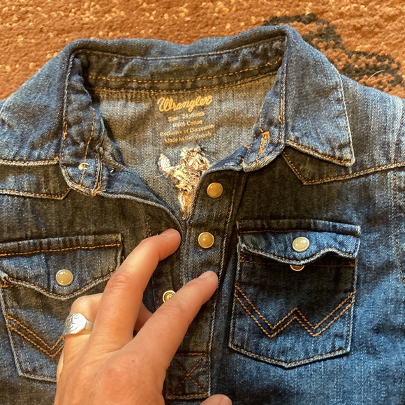 Wrangler pearl snap long sleeve jean onesie. 24 months - Picture 2 of 6
